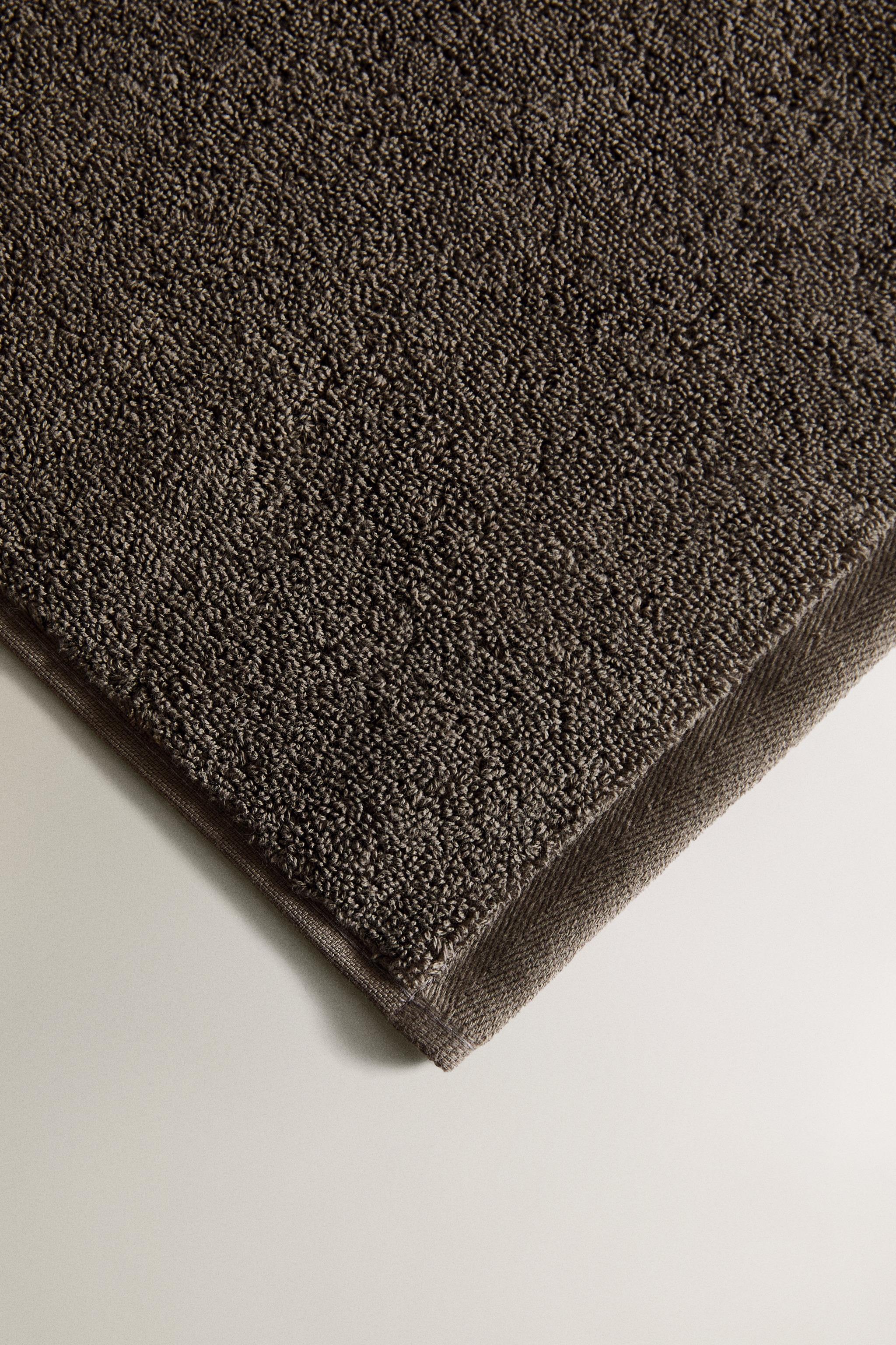 EXTRA SOFT COTTON BATH TOWEL (700 GXM²)